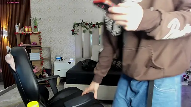 kaelwolf tay online show from February 18, 2026, 7:10 pm