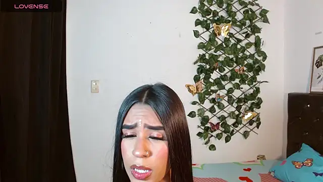 Ameliejoness  online show from December 3, 2025, 8:18 pm