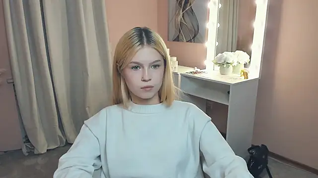 CleoraSlyter online show from November 24, 2025, 3:34 pm