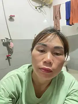 meganmeo online show from May 18, 2026, 4:24 pm