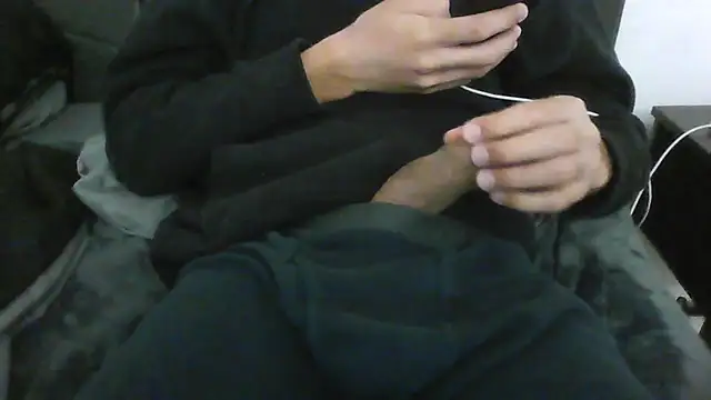 latinman7944 online show from April 14, 2026, 6:41 am