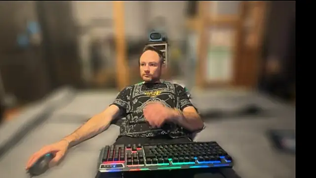 famous1tad online show from December 19, 2025, 2:51 am