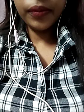 simmi02 online show from November 23, 2025, 9:03 pm