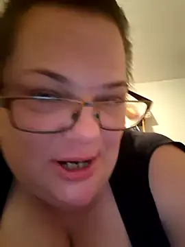 Snapshot of Tasmine chatting on November 24, 2025, 1:33 pm Tasmine online show from November 24, 2025, 1:33 pm