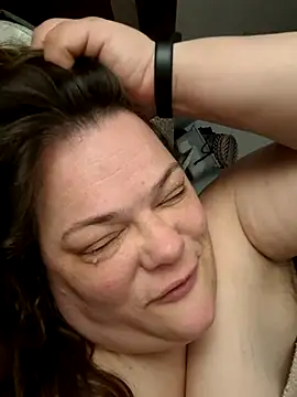 Snapshot of Tasmine chatting on November 25, 2025, 1:22 pm Tasmine online show from November 25, 2025, 1:22 pm