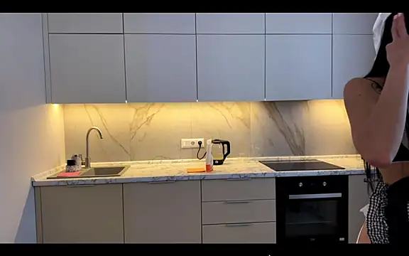 stellaqt online show from November 25, 2025, 7:52 am