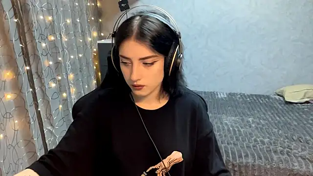 Meowluly online show from November 30, 2025, 9:19 pm