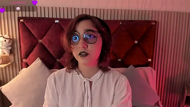 Snapshot of Kiri_Velvet chatting on April 18, 2026, 9:15 pm Kiri Velvet online show from April 18, 2026, 9:15 pm