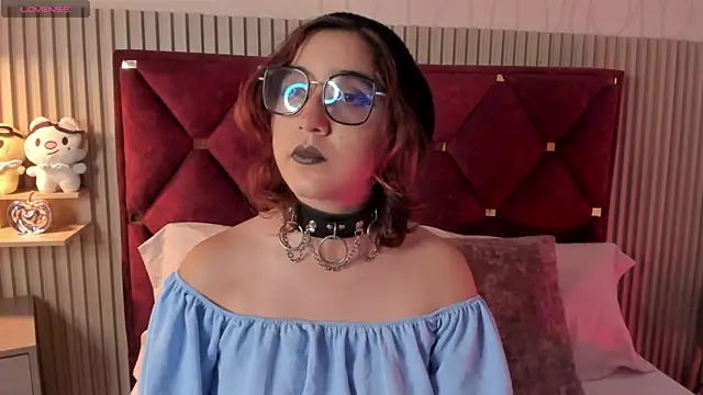 Snapshot of Kiri_Velvet chatting on April 20, 2026, 9:27 pm Kiri Velvet online show from April 20, 2026, 9:27 pm