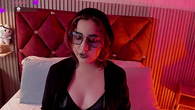 Snapshot of Kiri_Velvet chatting on April 23, 2026, 8:22 pm Kiri Velvet online show from April 23, 2026, 8:22 pm