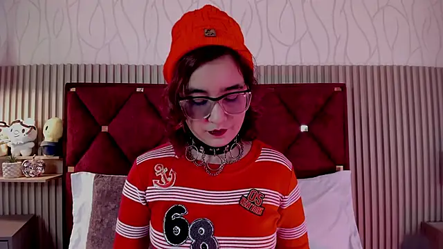 Snapshot of Kiri_Velvet chatting on May 18, 2026, 7:41 pm Kiri Velvet online show from May 18, 2026, 7:41 pm