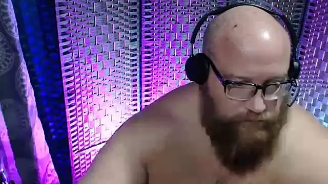 Snapshot of BigBearforCuddles chatting on January 7, 2026, 2:25 am BigBearforCuddles online show from January 7, 2026, 2:25 am