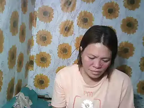 Smilinglovely online show from February 3, 2026, 2:53 am