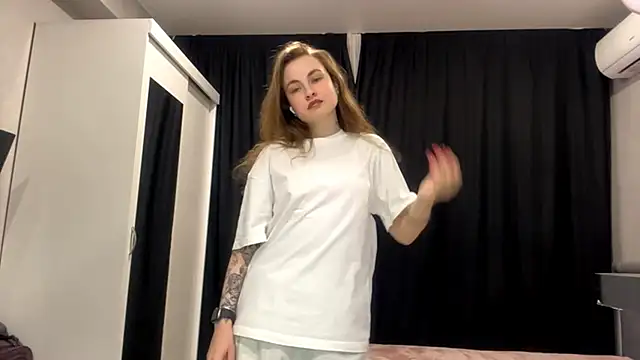 Snapshot of PrettyGhost chatting on December 1, 2025, 2:11 pm PrettyGhost online show from December 1, 2025, 2:11 pm