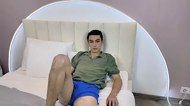 MoonlinSkinn online show from November 24, 2025, 8:03 am