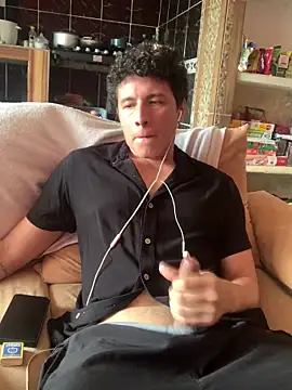 angelxxx95 online show from April 8, 2026, 4:51 pm