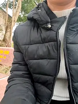 LianLaz online show from February 4, 2026, 9:04 am