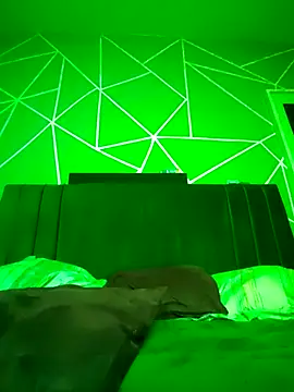 Reynpau19 online show from November 25, 2025, 4:23 am