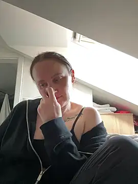 Snapshot of TomilaSi chatting on June 19, 2026, 5:39 pm TomilaSi online show from June 19, 2026, 5:39 pm