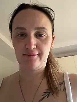 Snapshot of TomilaSi chatting on July 11, 2026, 5:04 pm TomilaSi online show from July 11, 2026, 5:04 pm
