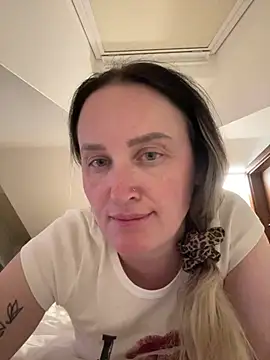 Snapshot of TomilaSi chatting on July 19, 2026, 9:29 pm TomilaSi online show from July 19, 2026, 9:29 pm