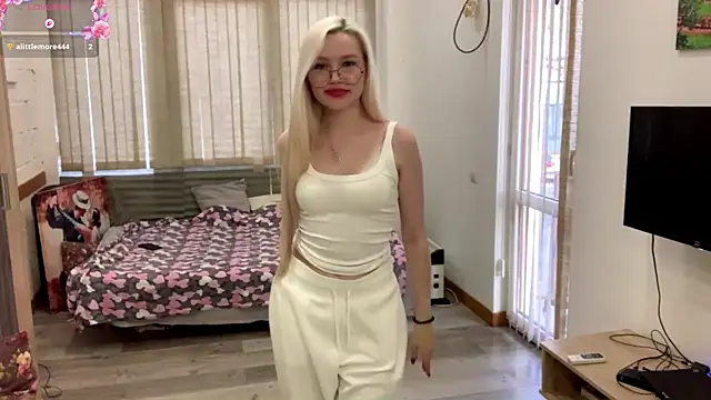 MistikMinx online show from December 17, 2025, 12:55 pm