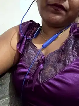 Tamil Smiley Queen online show from January 5, 2026, 6:00 pm