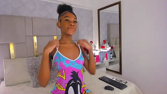 IsisBrown  online show from April 17, 2026, 9:29 pm