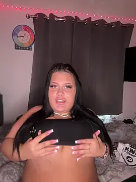 CurvyAyla online show from February 4, 2026, 1:28 pm