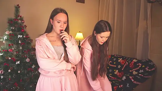 Snapshot of VirginiaRowe chatting on December 1, 2025, 2:00 pm VirginiaRowe online show from December 1, 2025, 2:00 pm