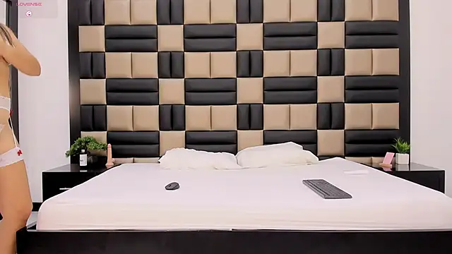 JessicaBosch online show from January 7, 2026, 1:13 pm