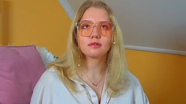 Snapshot of EmilyEvanse chatting on February 24, 2026, 6:22 am EmilyEvanse online show from February 24, 2026, 6:22 am