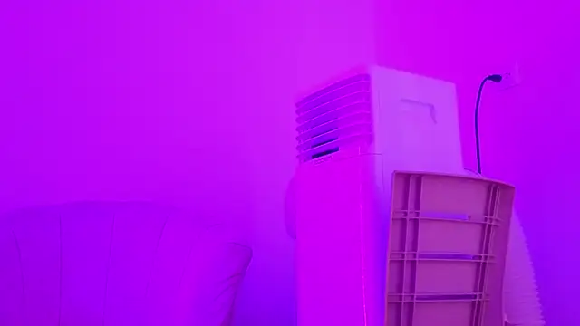Snapshot of megan_lenon chatting on July 18, 2026, 5:06 pm megan lenon online show from July 18, 2026, 5:06 pm