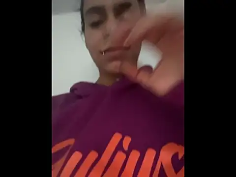 SaraAndrade  online show from December 15, 2025, 11:03 am