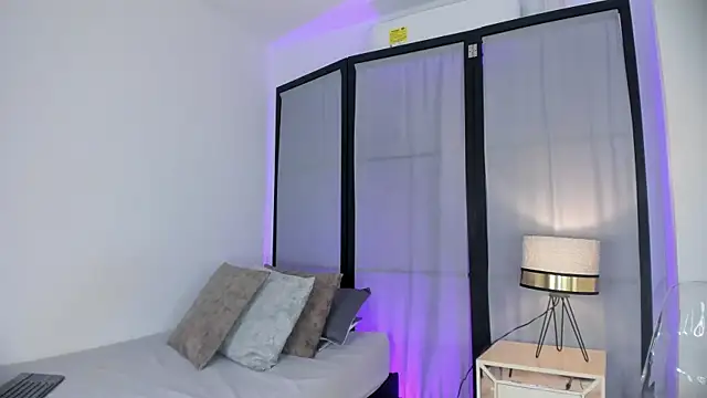 niicole steele  online show from January 7, 2026, 7:05 pm