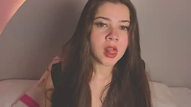 amyvans  online show from December 1, 2025, 10:04 pm