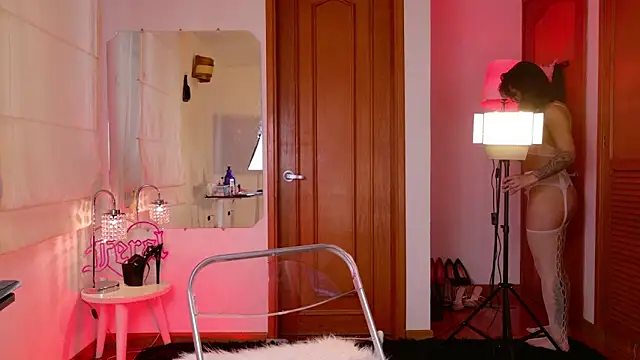 Rue Bellafire online show from April 17, 2026, 8:34 pm