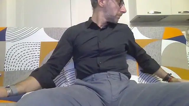 Eroshotlicker online show from December 19, 2025, 9:33 pm