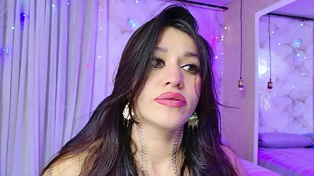 Snapshot of abby_saenz_2025 chatting on November 25, 2025, 8:42 pm abby saenz 2025 online show from November 25, 2025, 8:42 pm