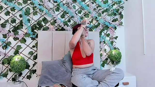 CharlotteBlossom online show from December 19, 2025, 9:11 pm