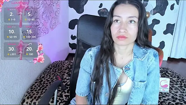 Snapshot of annie_smith22 chatting on November 26, 2025, 8:43 pm annie smith22 online show from November 26, 2025, 8:43 pm