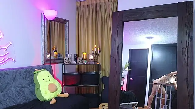 MightyLaura1 online show from November 27, 2025, 10:34 pm