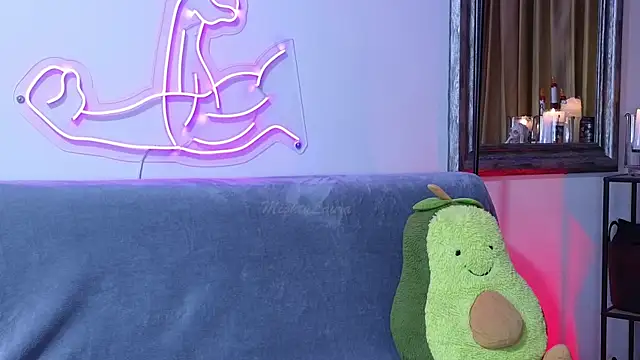 MightyLaura1 online show from April 1, 2026, 12:22 am