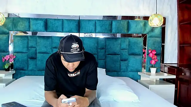  bonnyandclyde online show from March 21, 2026, 1:16 pm