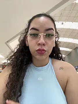 Snapshot of VictoriaaRose chatting on June 16, 2026, 8:33 pm VictoriaaRose online show from June 16, 2026, 8:33 pm