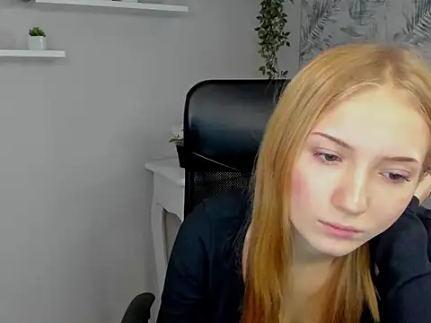 Snapshot of Chloeblonde18 chatting on November 26, 2025, 10:27 am Chloeblonde18 online show from November 26, 2025, 10:27 am