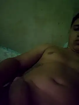 Alvarezz0202 online show from April 15, 2026, 8:31 pm