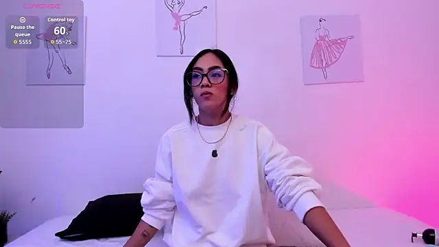 Klohewilliams  online show from December 20, 2025, 12:34 pm