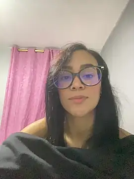 Klohewilliams  online show from February 16, 2026, 2:40 am