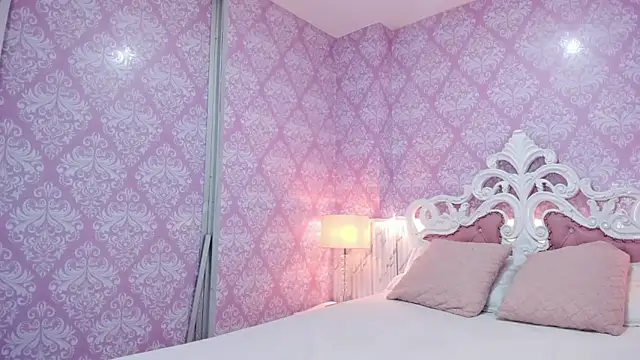 sarah sluty online show from April 7, 2026, 2:34 am